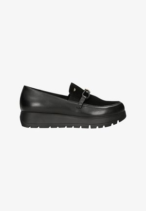 Chaussures noires en cuir à enfiler avec un dessus texturé, présentant un accent décoratif en chaîne et une semelle en caoutchouc épaisse pour une meilleure adhérence.