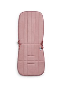 Rosa stoppad sitskydd med en quiltad yta, som har en slät ytterkant och remmar för fäste. Märkbar etikett fäst i det nedre hörnet.