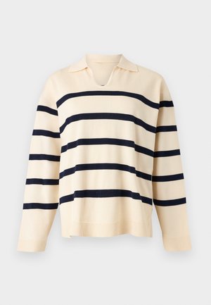 Maglione beige a maniche lunghe in maglia con strisce nere orizzontali e piccolo colletto con scollo a V.