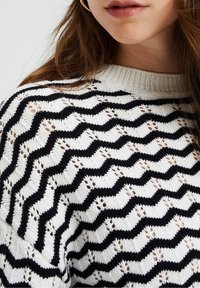 WE Fashion Pullover - white