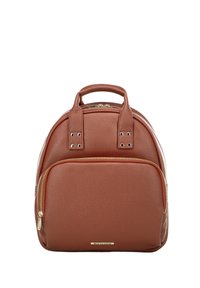 Sac à dos en cuir brun avec une surface texturée, une forme arrondie, deux poignées supérieures, une poche zippée à l'avant et des accents en métal doré.