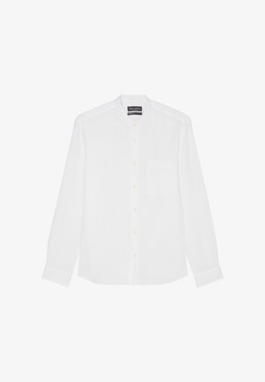 Długi rękaw, biała koszula wykonana z lekkiego materiału, z mandaryńskim kołnierzykiem, kieszenią na piersi i zapięciem na guziki w prostym kroju.
