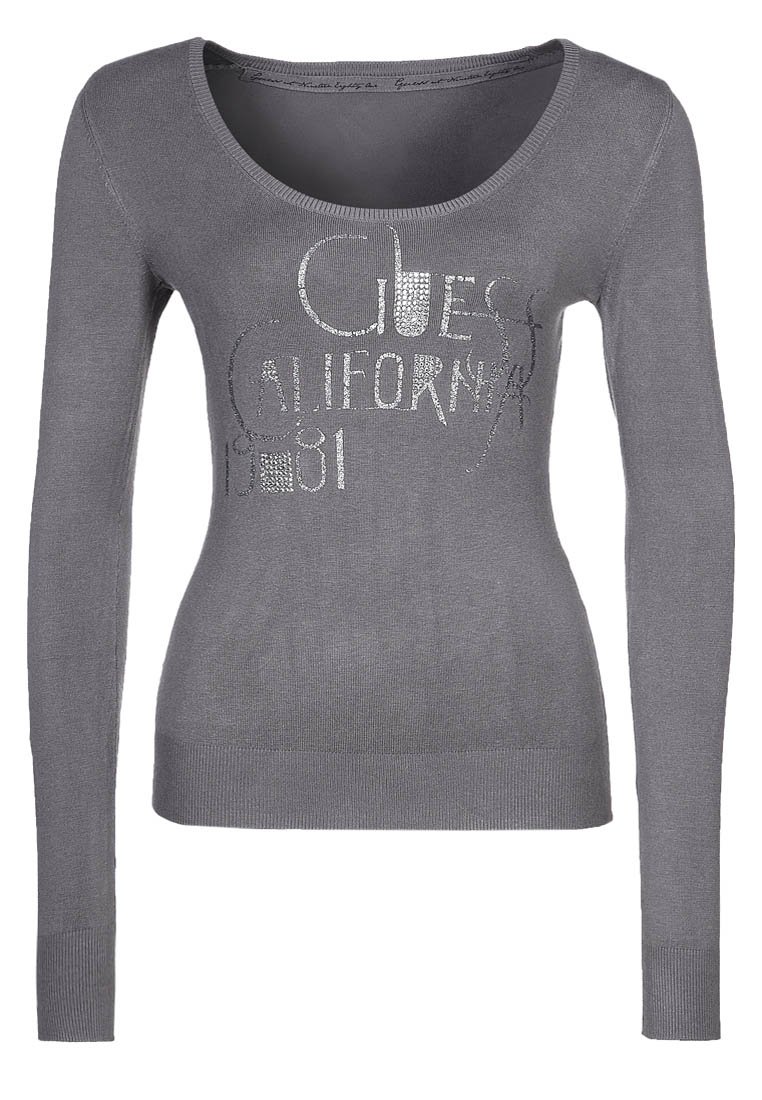 Grå långärmad topp med rundad halsringning och åtsittande design. Framsidan har silvertexten "Guess California 1981". Mjuk stickad material.