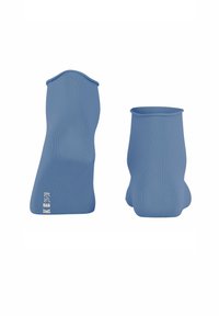 Blaue Knöchelsocken aus dehnbarem Material, mit einer glatten Textur und nahtlosem Design. Auffällige Markenkennzeichnung an der Seite.