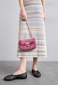 Vanessa Bruno NANO MOON - Τσάντα χιαστί - fushia