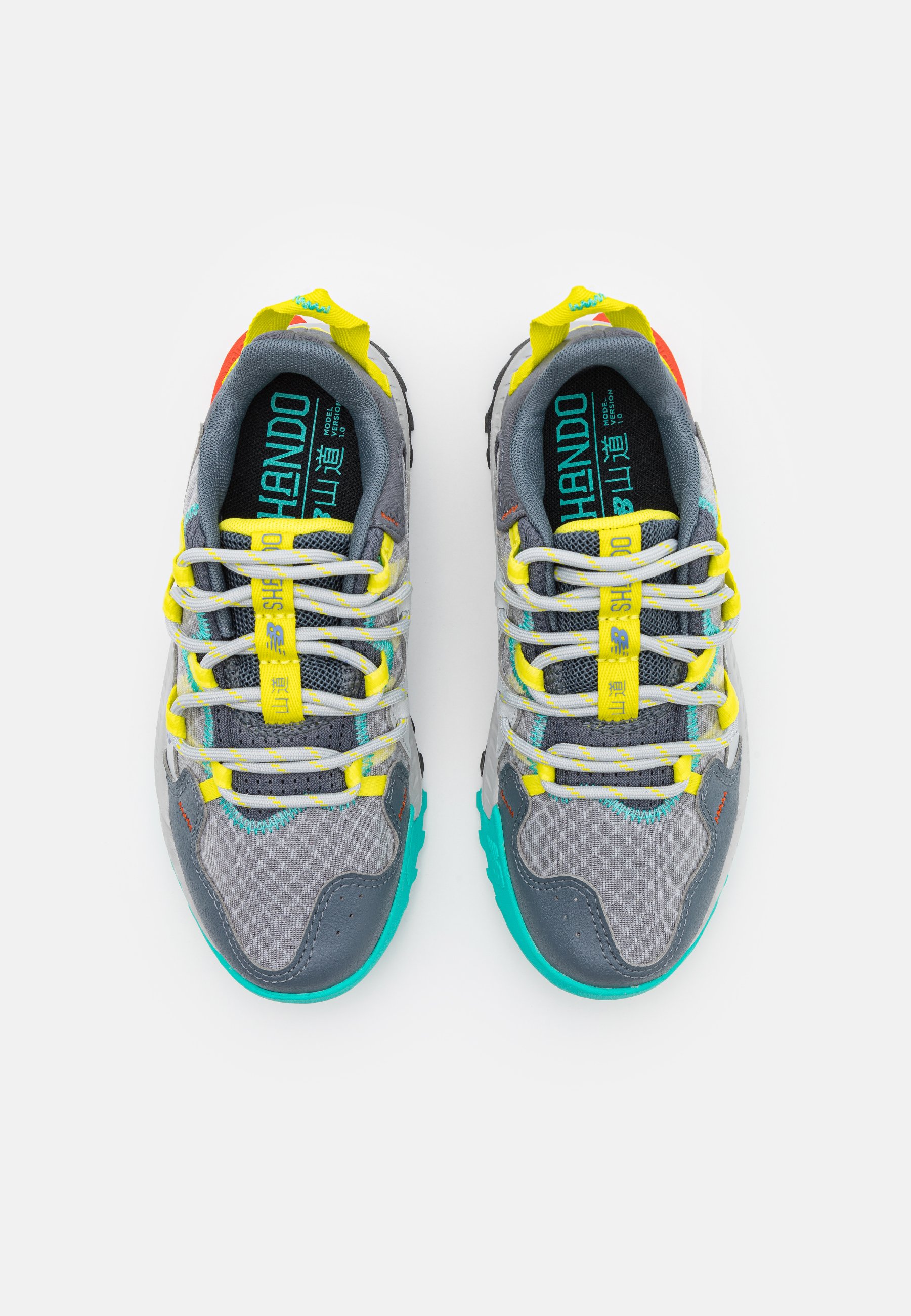new balance trail shando trainers in black and aqua