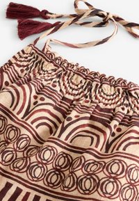 Unselected, rust brown geometric print