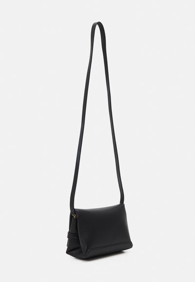 Victoria Beckham MINI CHAIN POUCH LONG STRAP - Sac bandoulière - black