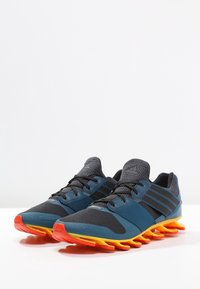 adidas Performance Obuwie do biegania Szlak