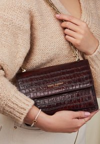 Isabel Bernard Femme Forte Valerie - Schoudertas - brown