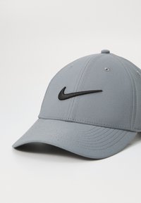 Nike Performance CLUB UNISEX - Caps - smoke grey