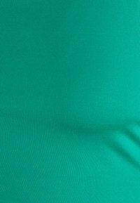 Nike Performance BRA - Sutiã desportivo de suporte médio - neptune green/white
