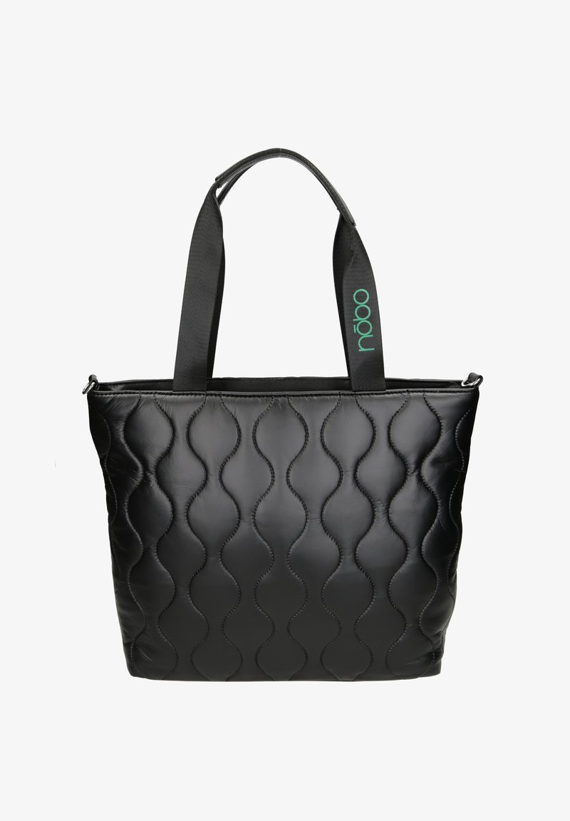 Svart quiltad tote-väska med vågig textur, utrustad med en grön logotyp på remmarna och en övre dragkedja för säker förvaring.