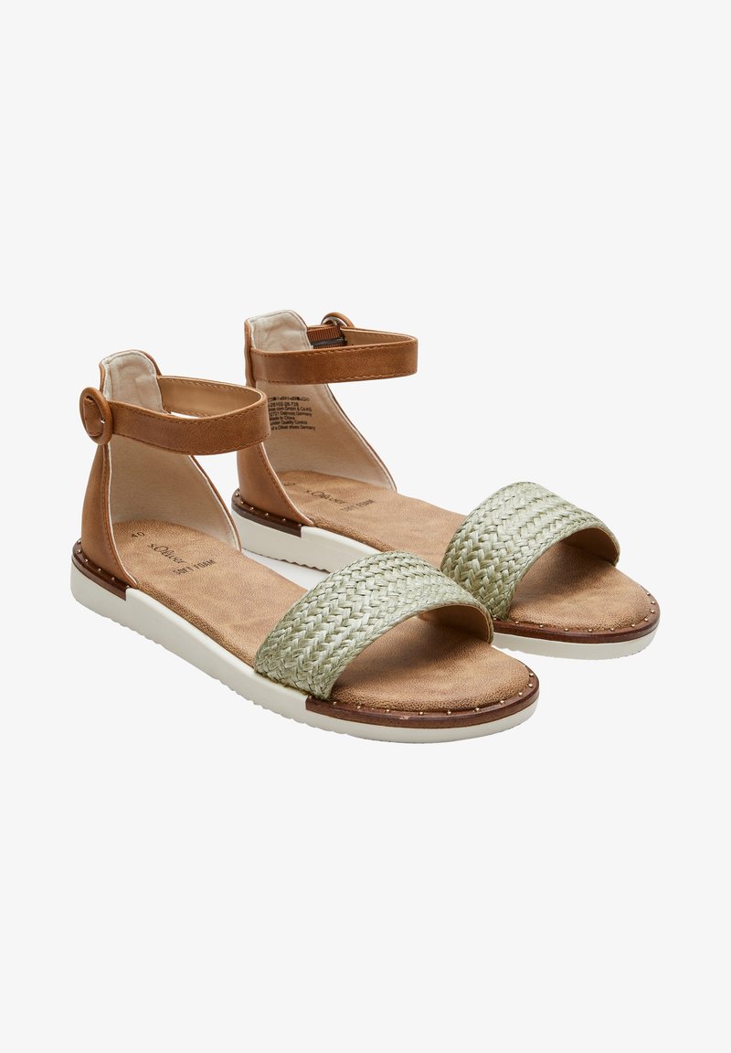 Paire de sandales plates pour femmes avec brides de cheville en cuir brun clair, brides avant tressées beiges, semelles intérieures rembourrées et semelles en caoutchouc blanches.