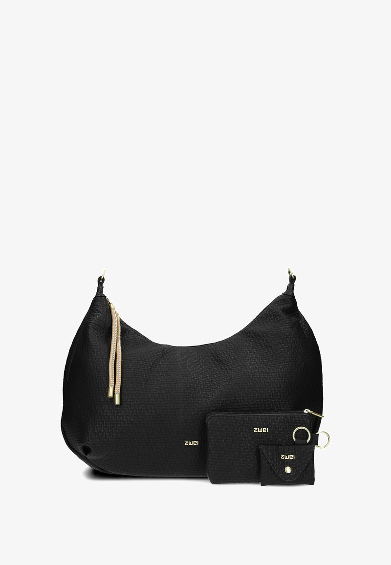 Borsa hobo in pelle nera texturizzata con due tirazip in tono oro, accompagnata da un portafoglio coordinato e una piccola borsa, entrambi caratterizzati da dettagli con logo.