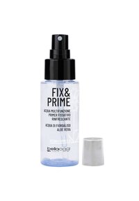 Flacone spray trasparente con pomello nero. L'etichetta mostra "FIX&PRIME", dettagli in testo bianco, e un piccolo tappo trasparente. Formula vegana.
