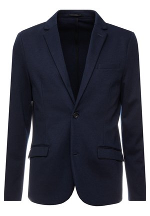 Blazer azul marino de tela texturizada, con cierre de un solo botón, solapas muesca y dos bolsillos frontales.