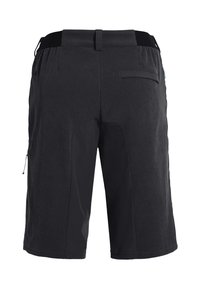 Shorts noirs pour hommes arrivant au genou, en tissu texturé, avec ceinture élastique, passants pour ceinture et poche arrière, vus de dos.