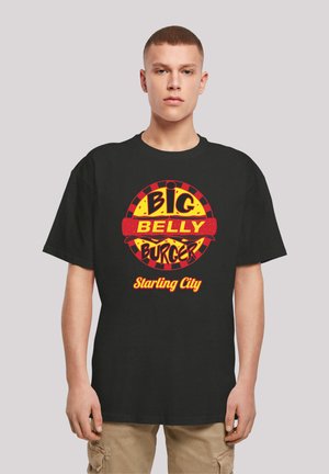 Sort bomulds T-shirt med et iøjnefaldende, rundt grafisk design med orange og gule tekst: "BIG BELLY BURGER Starling City," sat mod røde accenter.