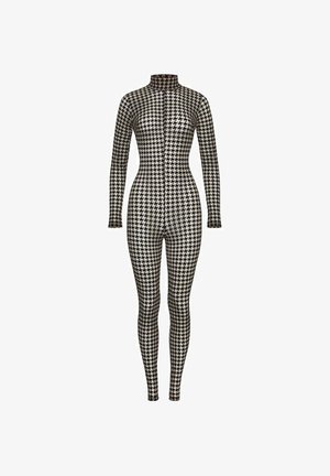 Černobílý houndstooth vzorovaný body s vysokým límcem a dlouhými rukávy, vyrobené z elastického, těsně přiléhajícího materiálu.