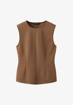 Top marrone senza maniche realizzato in tessuto testurizzato, con scollatura rotonda e due pieghe verticali sul davanti. Design semplice e aderente.