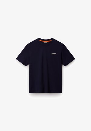 T-shirt bleu marine à manches courtes et col rond, avec un petit logo blanc sur la poitrine gauche et une bordure orange à l'intérieur du col.