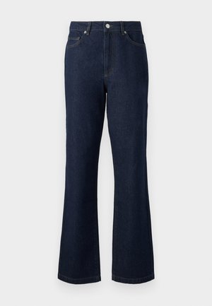 Jeans de mezclilla azul oscuro acampanados con cintura alta, diseño de cinco bolsillos y costuras en contraste. Textura suave y bordes rematados.