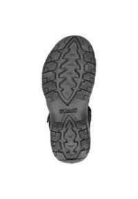 Svart sandal sula med djupt mönster för bra grepp. Har varumärkeslogotyp och böjda konturer för fotens form. Gummimaterialet ger hållbarhet.