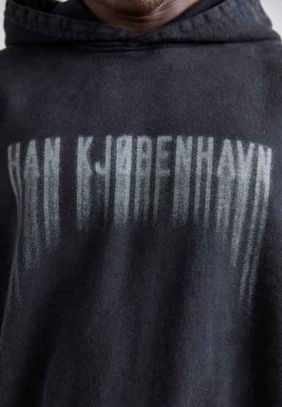 Han Kjøbenhavn FADED LOGO OVERSIZED HOODIE - Hoodie - black