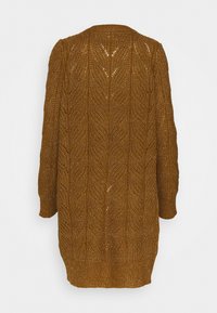 Pitkähihaisen neuletakin rikas kultaharmaa neulos, jossa on teksturoitu langanveto-kuvio ja resorihelma. Avoin etuosa, kevyt materiaali.