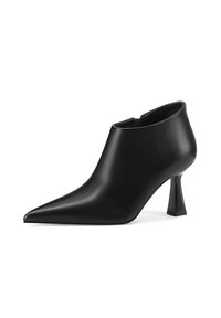 Stivale alla caviglia in pelle nera con punta affusolata, caratterizzato da un design elegante e un tacco angolare unico. Texture liscia e dettagli minimalisti.