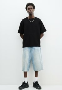 PULL&BEAR TEXTURED - Jednoduché tričko - black