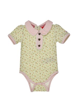Babystrampler mit kurzen Ärmeln, floralem Muster auf blassgelbem Stoff, rosa Vichykaro-Kragen, Bündchen und Besatz sowie drei herzförmigen Knöpfen.