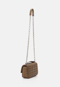 MICHAEL Michael Kors TRIBECA CHAIN - Axelremsväska - driftwood