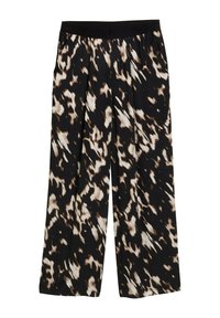 Pantalones de pierna ancha en una tela negra con un patrón abstracto en marrón y crema. Cintura elástica con pliegues, textura suave.