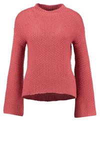 Korallefarbener gestrickter Pullover mit weiten langen Ärmeln, einem hohen runden Hals und einem leicht ausgestellt geschnittenen Saum.