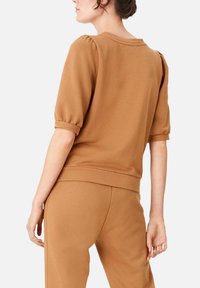 s.Oliver SHORT SLEEVE - T-shirt basic - sandstein