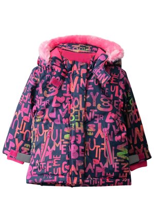 Veste d'hiver bleu marine pour enfants avec capuche en fausse fourrure rose, motif de texte graffiti coloré et poches zippées roses.