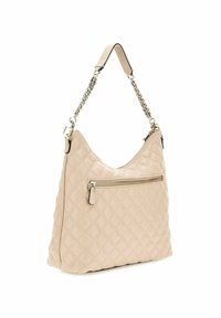 Borsa a tracolla beige trapuntata con una forma distintiva, materiale testurizzato, tasca frontale con zip e una tracolla accentuata da catena.