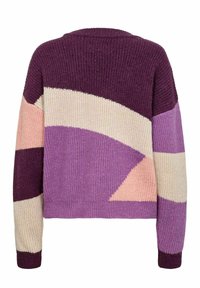 Pull tricoté avec blocs de couleurs en prune foncé, lavande, crème et pêche, vu de dos.