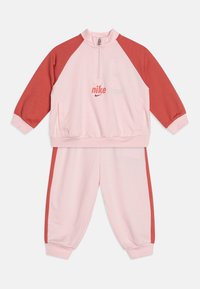 Nike Sportswear E1D1 HALF ZIP SET - Trousers - pink foam