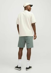 Jack & Jones JPSTKANE VESTERBRO - Tracksuit bottoms - laurel wreath