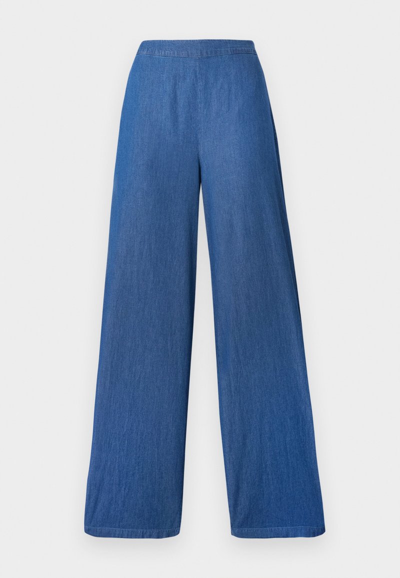 Pantaloni in denim a gamba larga di un blu medio, con una vita alta e un tessuto liscio e testurizzato. Design semplice e privo di decorazioni.