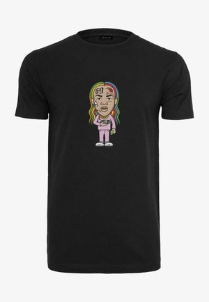 Must musta T-särk, millel on värvikas multikategelane, kellel on vikerkaarevärvilised juuksed, kandes roosa riietust ja hoides raha.