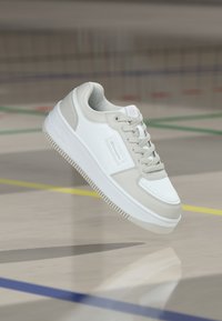 Unselected, white/grey