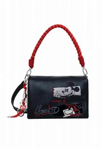 Borsa a tracolla in similpelle nera con manico intrecciato rosso, caratterizzata da grafiche di Topolino, componenti in argento e dettagli decorativi a contrasto.