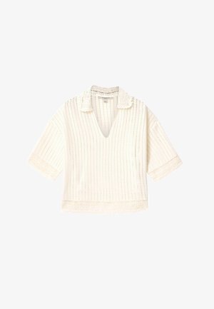 Biały krótki sweter z krótkim rękawem o otwartym splocie, z dekoltem w serek i koronkową lamówką na kołnierzyku, mankietach i dole.