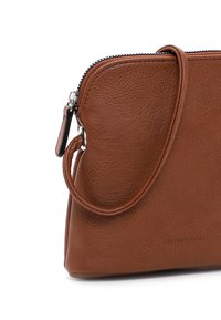 Emily & Noah EMMA - Taška s příčným popruhem - cognac 700