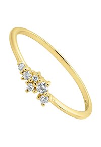Anillo de oro con cinco diamantes redondos dispuestos en un diseño en grupo; superficie lisa y pulida con una banda delgada y redondeada.