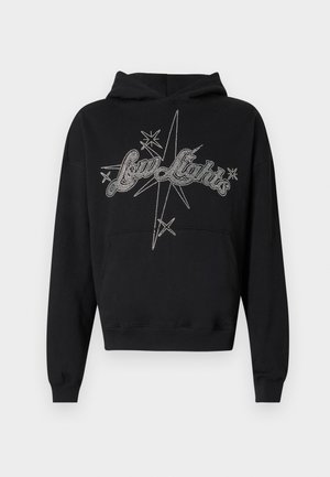 Sudadera negra de algodón con un bolsillo canguro en la parte frontal. Presenta "Love Lights" en strass y acentos de estrellas, con un corte clásico.